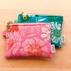 Mini bolsa acolchoada com zíper feita à mão / bolsa carteira com chaveiro fofa