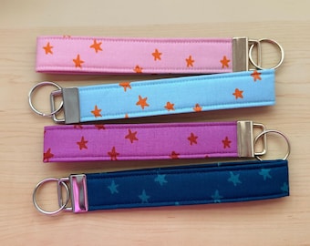 Llavero de tela con estampado de estrellas / Llavero hecho a mano