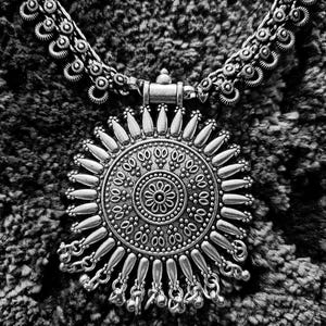 Vintage design handmade antique silver colour Indian tribal pendant necklace with fabulous hanging pendant customized tribal jewelry