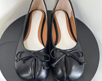 Handgemaakte zwarte leren tabi-flats met strik | Vintage balletschoenen met gespleten neus | Trouwschoenen | Cadeau voor haar