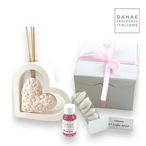 Ambientador de corazón rosa en polvo de mármol, completo con estuche, cinta, confeti, tarjeta personalizada y fragancia.