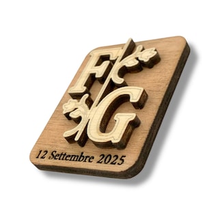 Kit 10 magneti calamite artigianali in legno personalizzati con iniziali a rilievo e data  cerimonia, matrimonio, anniversario, compleanno