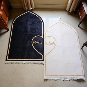 Gepersonaliseerde gebedskleed voor stellen, tasbeeh-cadeauset, aangepaste dikke islamitische mat voor eid, jubileum, nikah, ramadan - aangepaste islamitische cadeau-ideeën