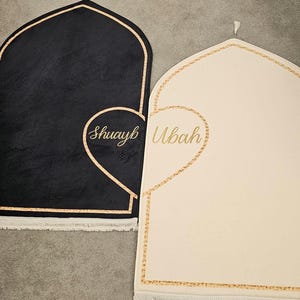 Individuelles Islamisches Geschenk 2 Gebetsteppich Set, Dicke Paar Gebetsmatte Set, Paar Gebetsteppich, Personalisierte Gebetsteppiche, Nikkah Walima, Hochzeitsgeschenk