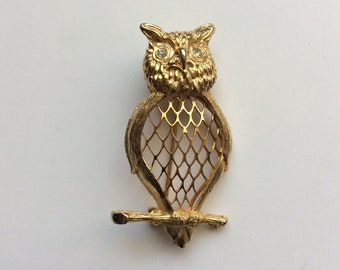 Vintage Gold Tone Owl Brooch