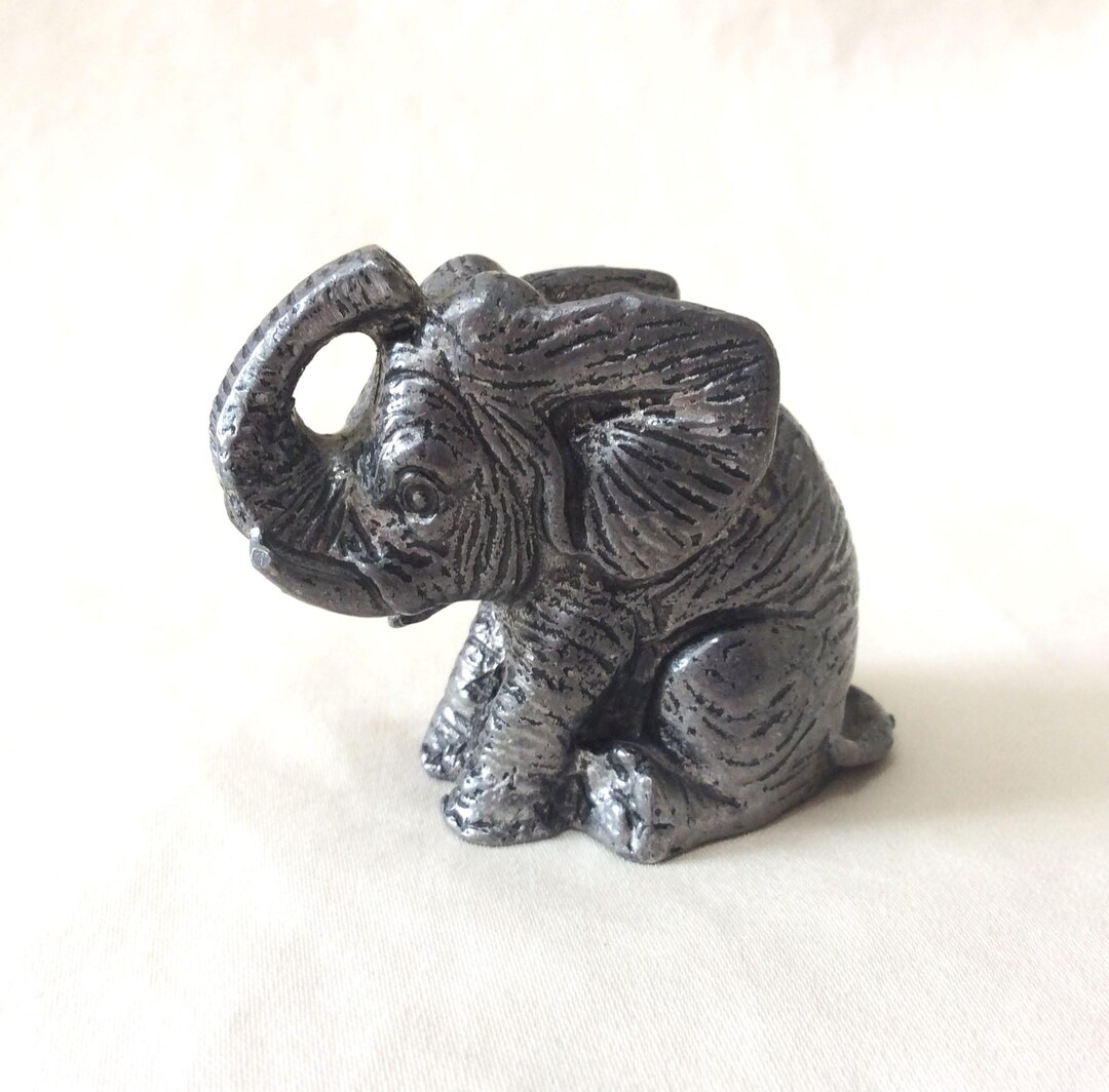 Vivid Arts Baby-Elefant-Figur Aus Frostbeständigem Kunstharz – Detailreiche Dekofigur Für Garten & Wohnung