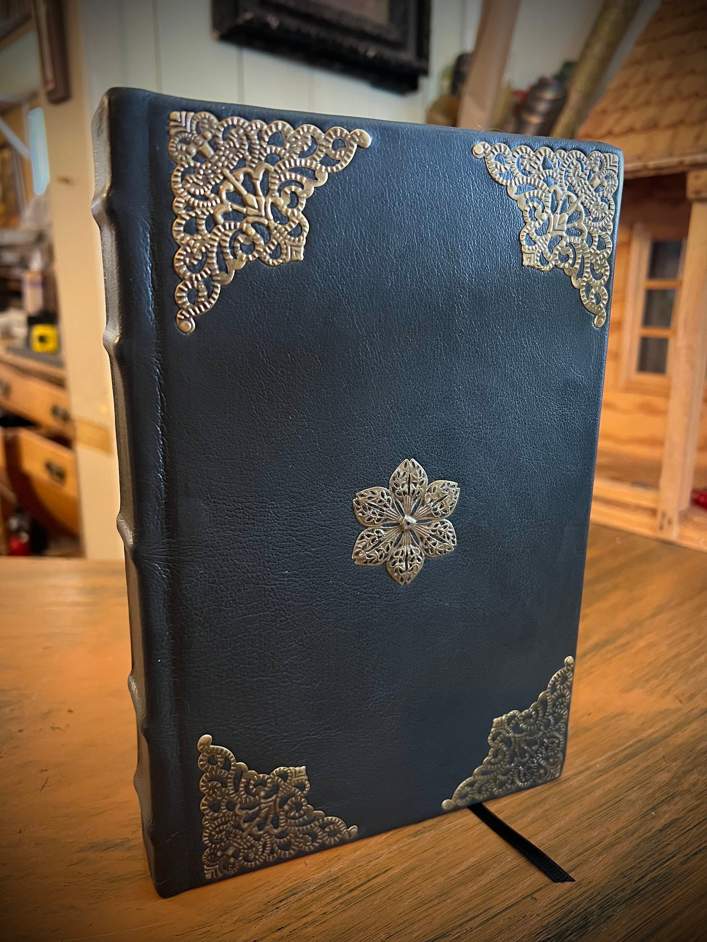 I made a lord of the rings journal : r/Leathercraft