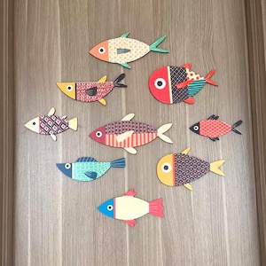 Set of 9 Wooden Fish Wall Art, Coastal Beach Style Wall Decor for Living Room and Bedroom, Nautical Wooden Fish Paintings