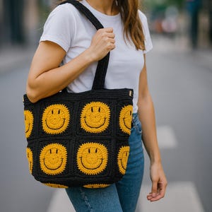 Smiley Face Crochet Tote Bag – Handmade Shoulder Bag with Leather Handles – Cute Summer Bag – Retro Crochet Purse – Gift for Her