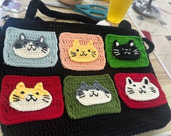 かぎ針編みの猫のトートバッグ：手作りのおばあちゃんのスクエア型財布