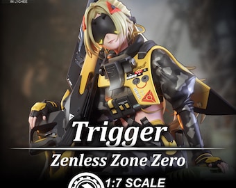 Könnte beinhalten: Detaillierte Figur aus dem Spiel Zenless Zone Zero, die einen Charakter in einem gelb-schwarzen Outfit mit einer großen Waffe zeigt. Die Figur trägt die Bezeichnung "Trigger" und ist eine maßgeschneiderte Figur im Maßstab 1:7.