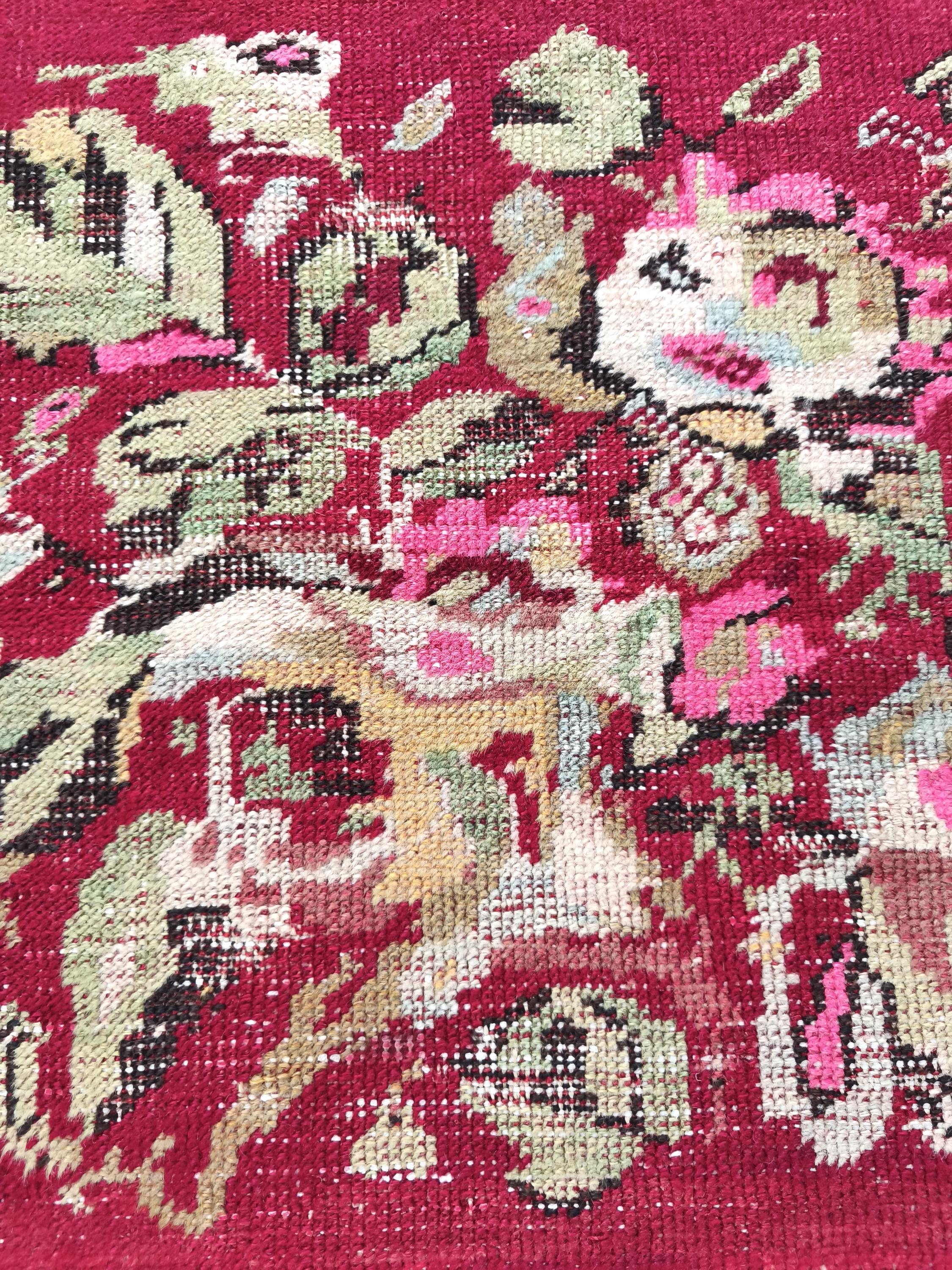 トルコラグ　花柄 ハンドメイドヴィンテージウールラグ：2.8x3.1フィートの赤い花柄