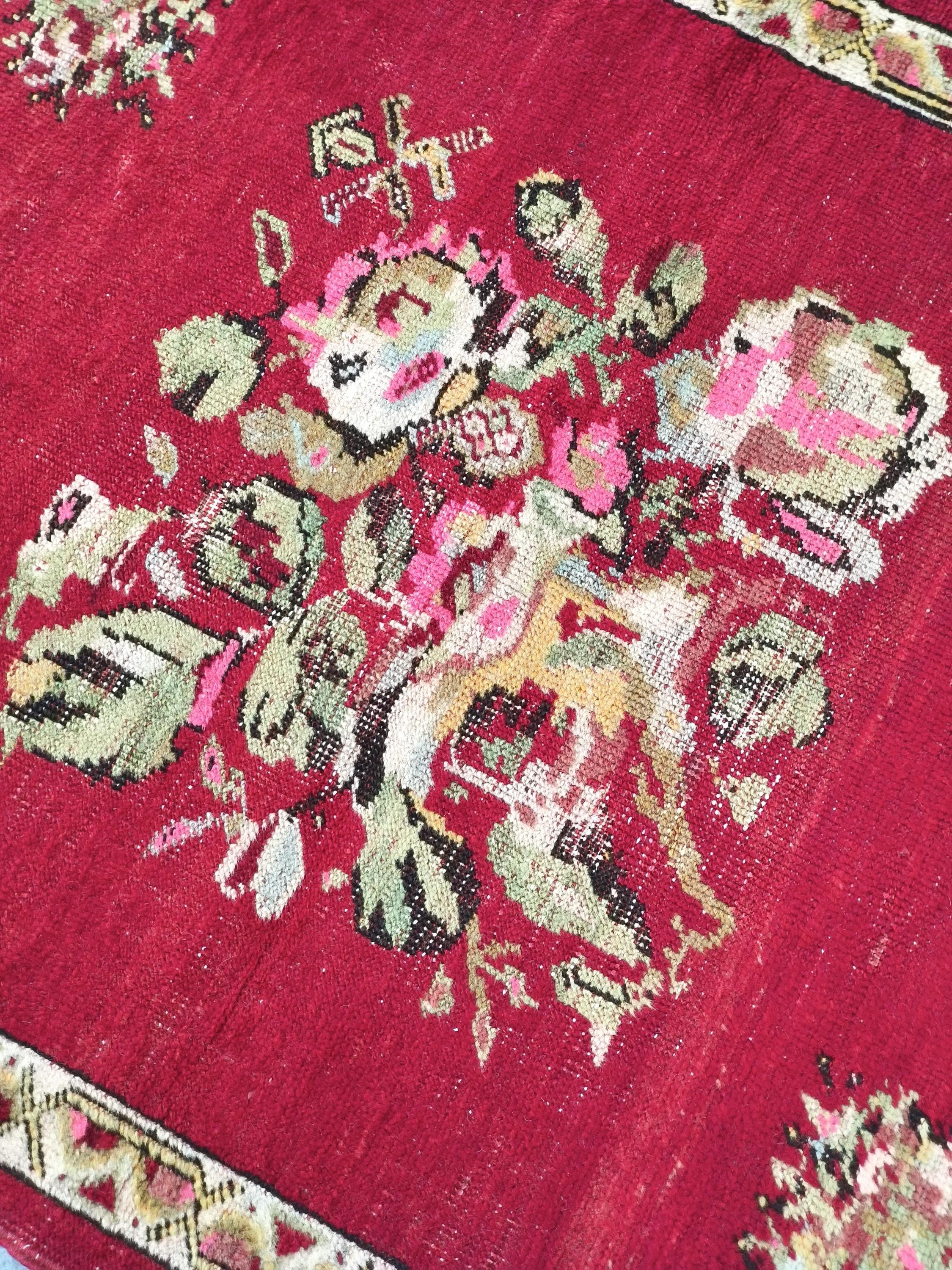 ハンドメイドヴィンテージウールラグ：2.8x3.1フィートの赤い花柄