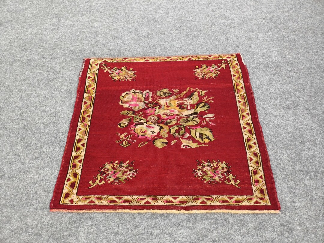 ハンドメイドヴィンテージウールラグ：2.8x3.1フィートの赤い花柄