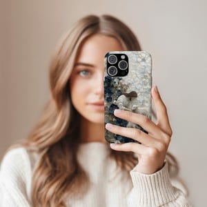 Jesus Guter Hirte Handyhülle, Dusty Blue Floral iPhone Samsung Robuste Hülle, Christliches Geschenk für Sie, 3D Lamm & Blumen Handyhülle Kunstdruck Bild 2