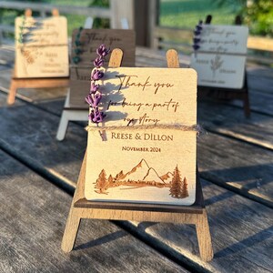 15 Pcs - Mini Cavalete de Madeira Lembrancinhas de Festa | Decoração Floral de Chá de Bebê | Porta-Cartões de Lugar de Mesa de Casamento | Decorações Rústicas de Eventos