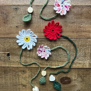 Crochet Flower Bookmark – Handmade Wool Bookmark – Cute Floral Gift for Book Lovers