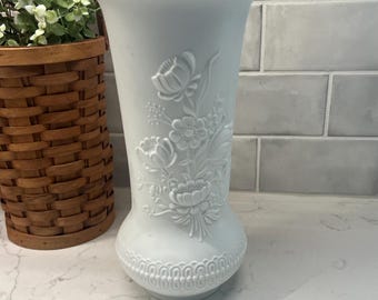 Gorgeous Vintage Kaiser White Bisque Porcelain Vase #386 Flower and Lace Design, vintage white porcelain vase
