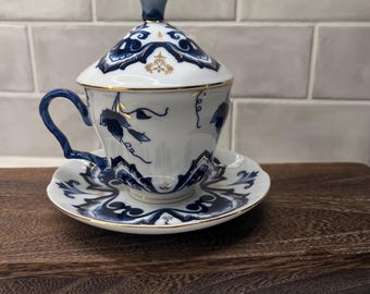 Bombay Co. Teacup Saucer and Lid Blue & White Gold Trim Rose Finial RARE set
