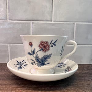 6 vintage tea cup and saucer sets of Wedgwood Williamsburg Potpourri Pattern, Wedgwood footed tea cup and saucer sets
