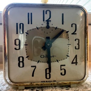 Vintage Collectible Wind-Up Gilbert clock, 1967, made in the USA.