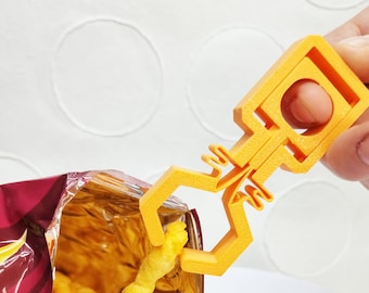 Mechanical Fidget Grabber: Snack Claw, Gag Gift, Stocking Stuffer