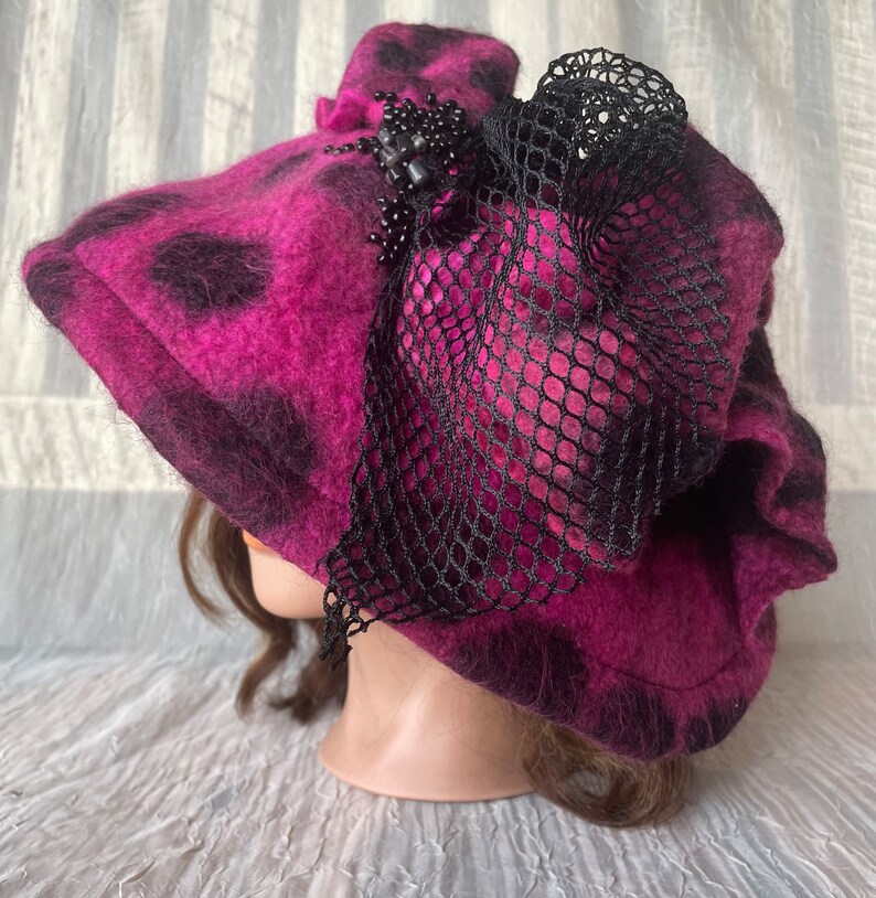 Merino wool burgundy mauve pink black flapper hat Ooak felted designer hat tatiana123 zdjęcie 3