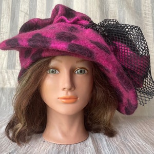 Merino wool burgundy mauve pink black flapper hat Ooak felted designer hat tatiana123 zdjęcie 7