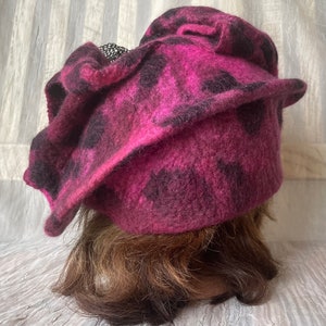 Merino wool burgundy mauve pink black flapper hat Ooak felted designer hat tatiana123 zdjęcie 6