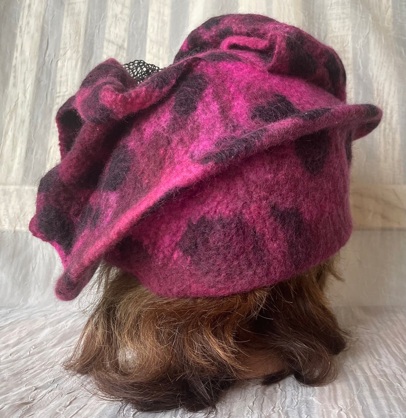 Merino wool burgundy mauve pink black flapper hat Ooak felted designer hat tatiana123 zdjęcie 6