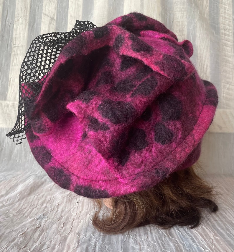 Merino wool burgundy mauve pink black flapper hat Ooak felted designer hat tatiana123 zdjęcie 8