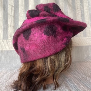 Merino wool burgundy mauve pink black flapper hat Ooak felted designer hat tatiana123 zdjęcie 5