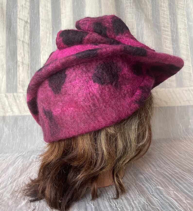 Merino wool burgundy mauve pink black flapper hat Ooak felted designer hat tatiana123 zdjęcie 5