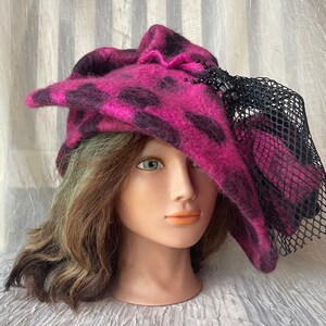 Merino wool burgundy mauve pink black flapper hat Ooak felted designer hat tatiana123 zdjęcie 10