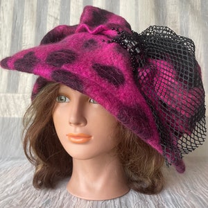 Merino wool burgundy mauve pink black flapper hat Ooak felted designer hat tatiana123 zdjęcie 2