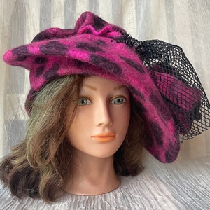 Merino wool burgundy mauve pink black flapper hat Ooak felted designer hat tatiana123 zdjęcie 9