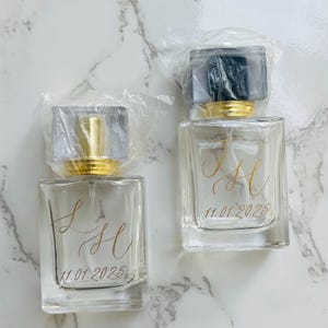 Set di flaconi di profumo personalizzati Mr. and Mrs. da 50 ml – Flaconi regalo di nozze personalizzati con incisione o in vinile – Set regalo per addio al nubilato o anniversario