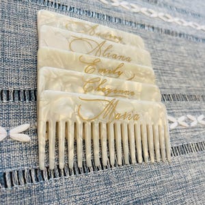 Personalized Pearl Comb – Custom Engraved Name Comb, Gold Engraved ...
