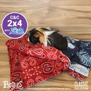 PRÊT À ÊTRE EXPÉDIÉ ! Tapis de cage en polaire Pigglies « Howdy » pour cobayes - Format C&C 2x4 (71 x 142 cm) - Avec couche absorbante Zorb®