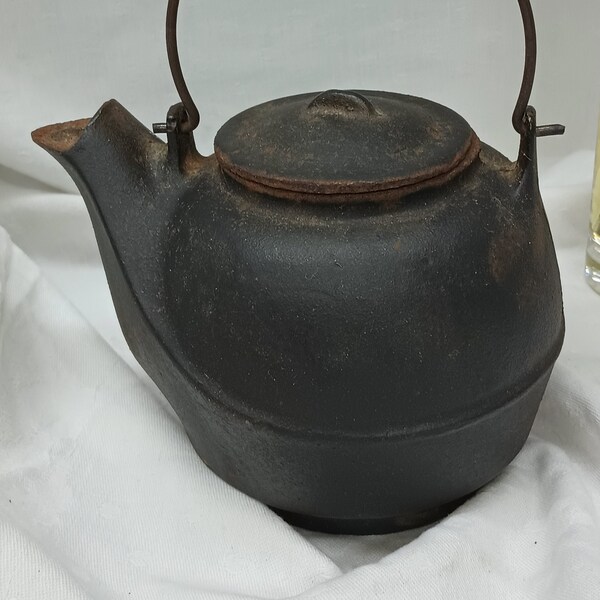 Antique Cast Iron Tea Kettle Short Round, Stub Spout, Bale Handle #DD616