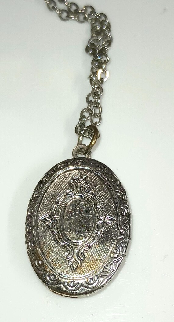 Silvertone, Hinged Oval Locket, Pressed Design, 1… - image 2