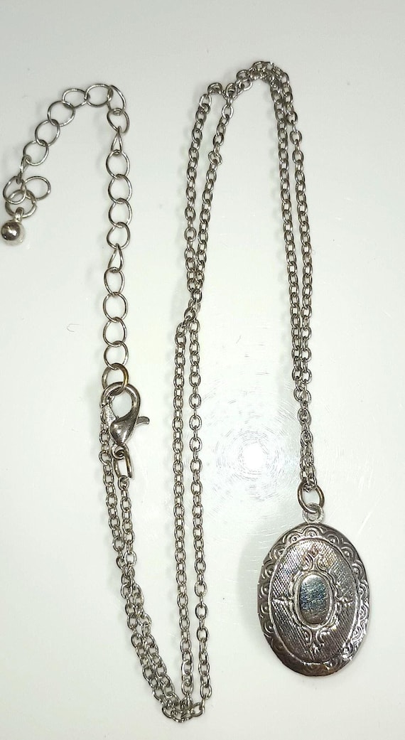 Silvertone, Hinged Oval Locket, Pressed Design, 1… - image 1
