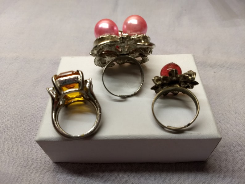 Costume Cocktail Rings Vintage Lot of 3 Gaudy Baubles Rhinestones Pink Pearl Bead Amber Stone #C28
