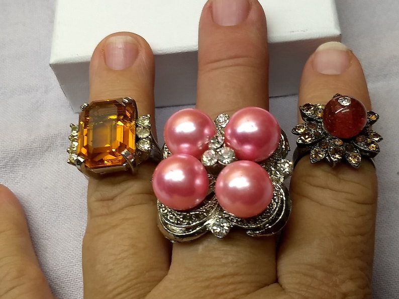 Costume Cocktail Rings Vintage Lot of 3 Gaudy Baubles Rhinestones Pink Pearl Bead Amber Stone #C28