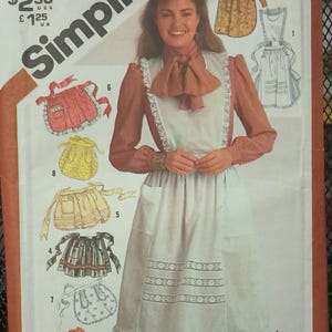 Simplicity 5323 Full and Half Apron Pattern 8 Styles w Applique Transfer, Uncut c.1980, #N56