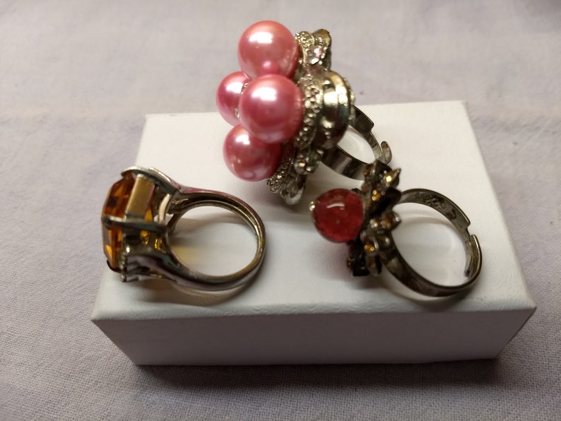 Costume Cocktail Rings Vintage Lot of 3 Gaudy Baubles Rhinestones Pink Pearl Bead Amber Stone #C28