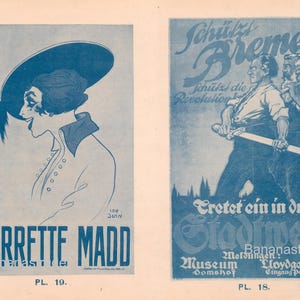 以下が含まれることがあります： 青色の2つのヴィンテージポスター。左側のポスターは、大きな帽子をかぶった女性と「PIERRETTE MADD」の文字が特徴です。右側のポスターは、剣とハンマーを持った2人の男性と「Schützt Bremen」の文字が特徴です。