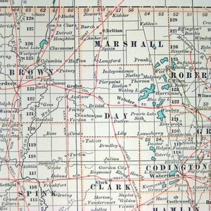 Może przedstawiać: Antyczna mapa Dakoty Południowej, przedstawiająca hrabstwa i gł&oacute;wne miasta stanu. Mapa jest wydrukowana czarnym i czerwonym atramentem na białym tle. Mapa zawiera nazwy miast, miasteczek i rzek. Mapa jest przydatnym narzędziem do nauki geografii Dakoty Południowej.