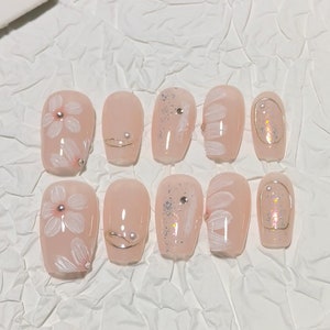 Uñas con flores sencillas/Uñas acrílicas bonitas de tamaño mediano/Uñas postizas hechas a mano/Uñas de San Valentín en rosa claro/Uñas florales fáciles de primavera/Uñas de fiesta