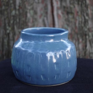 Blauer Keramiktopf